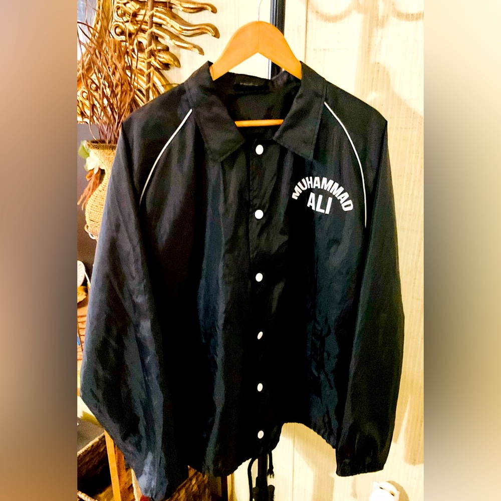 Muhammad Ali  Windbreaker Size XL Black  FLOAT LIKE A BUTTERFLY A STING LIKE BEE